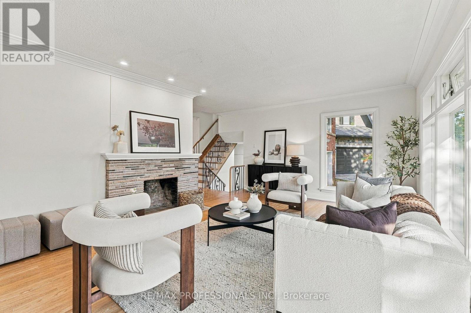 8 NORTHOLT COURT, Toronto (Edenbridge-Humber Valley) — photo 4
