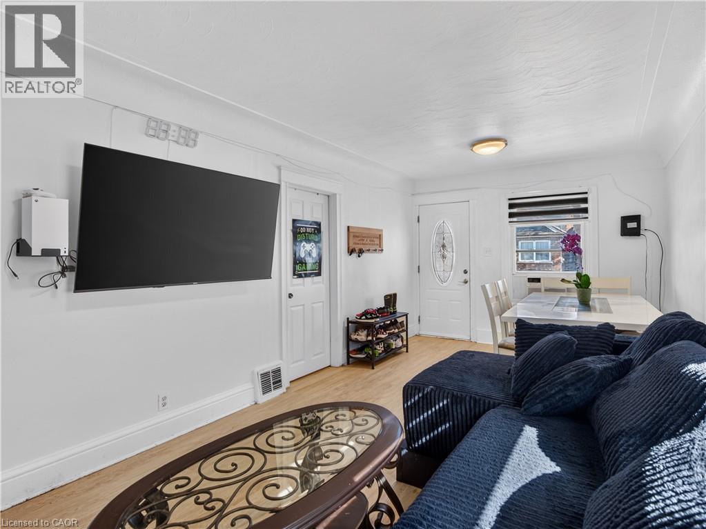 21 CAMERON Avenue N - 7