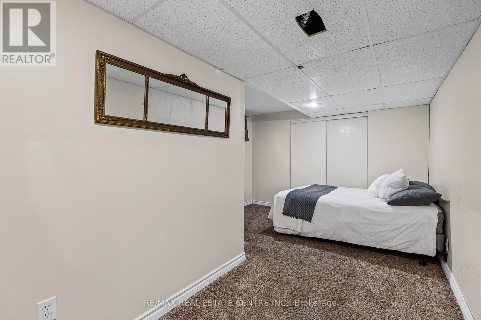 218 Montrose Street South — photo 17