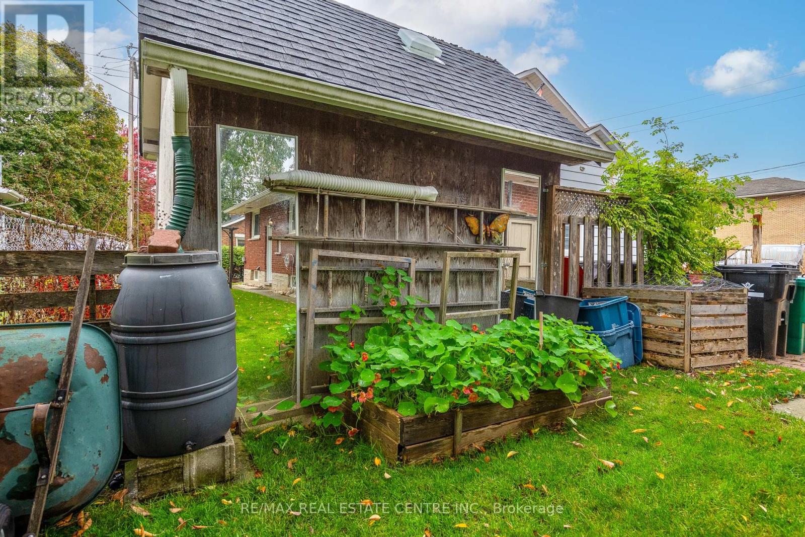 218 Montrose Street South — photo 25