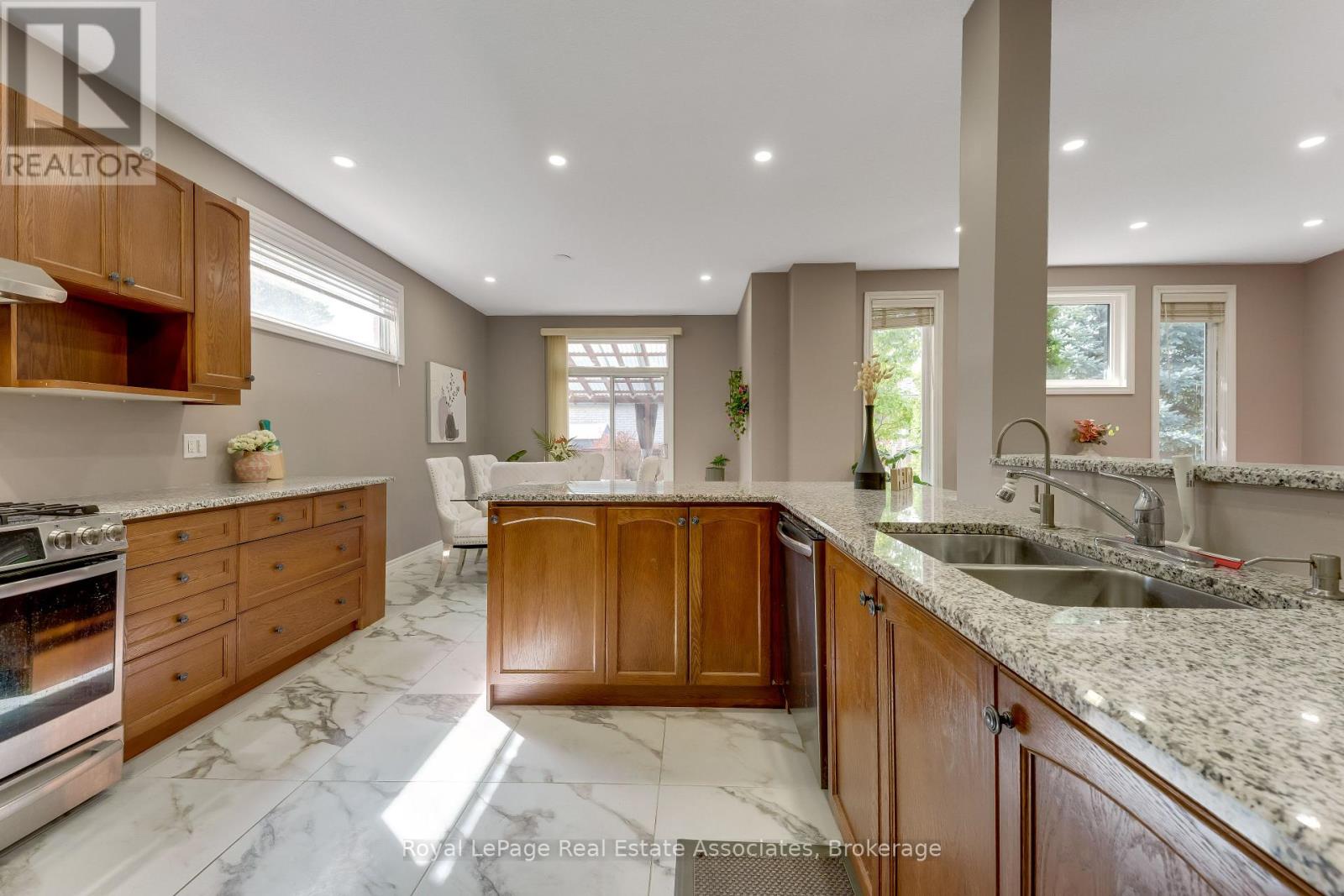 406 SANDY COVE CRESCENT, Waterloo — photo 8