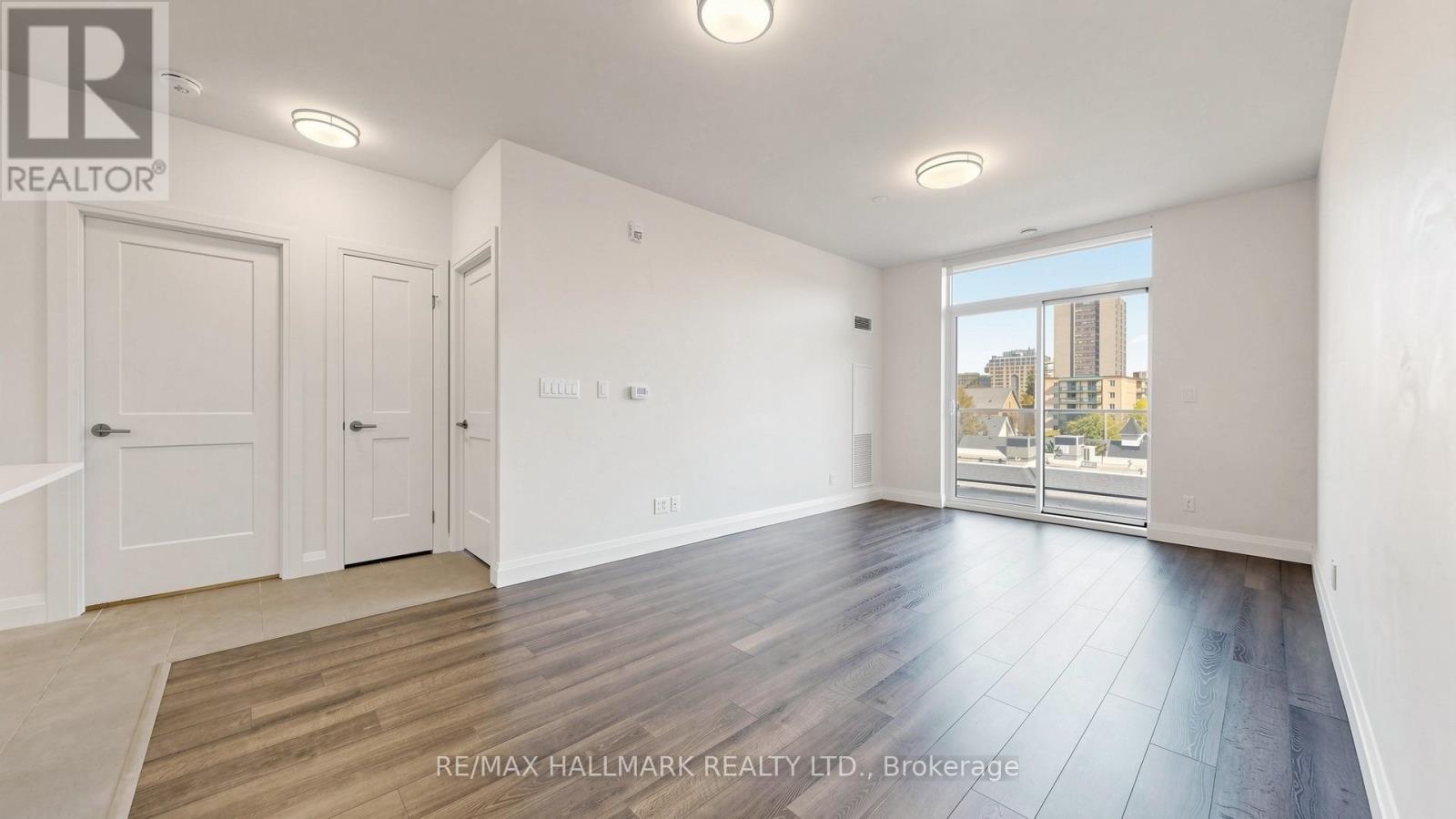 399 Queen Street South — photo 13