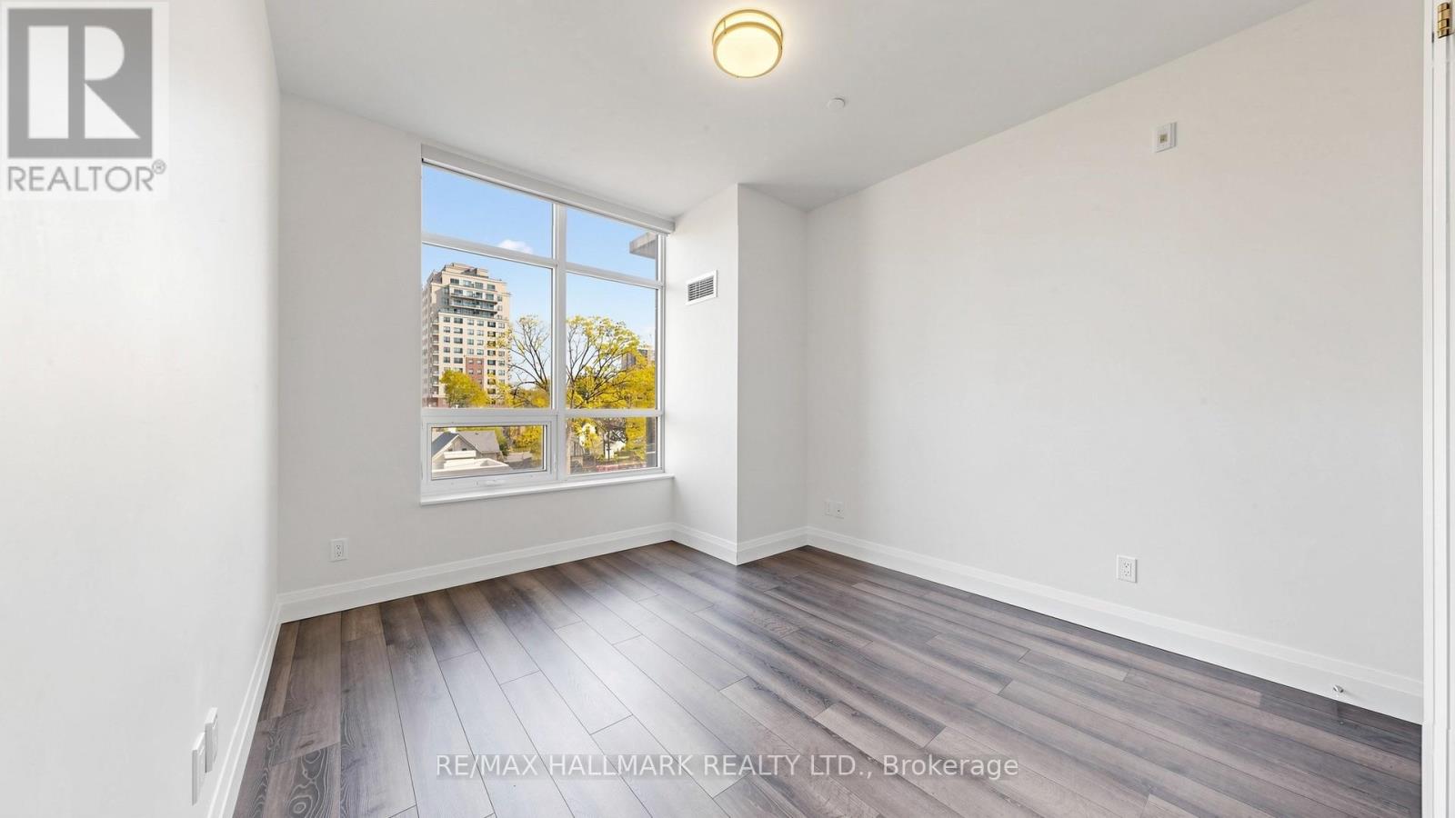 399 Queen Street South — photo 28