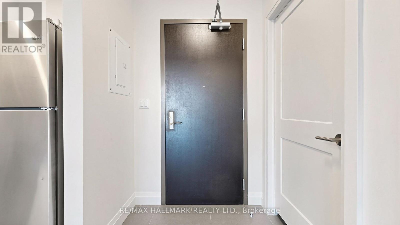 399 Queen Street South — photo 32