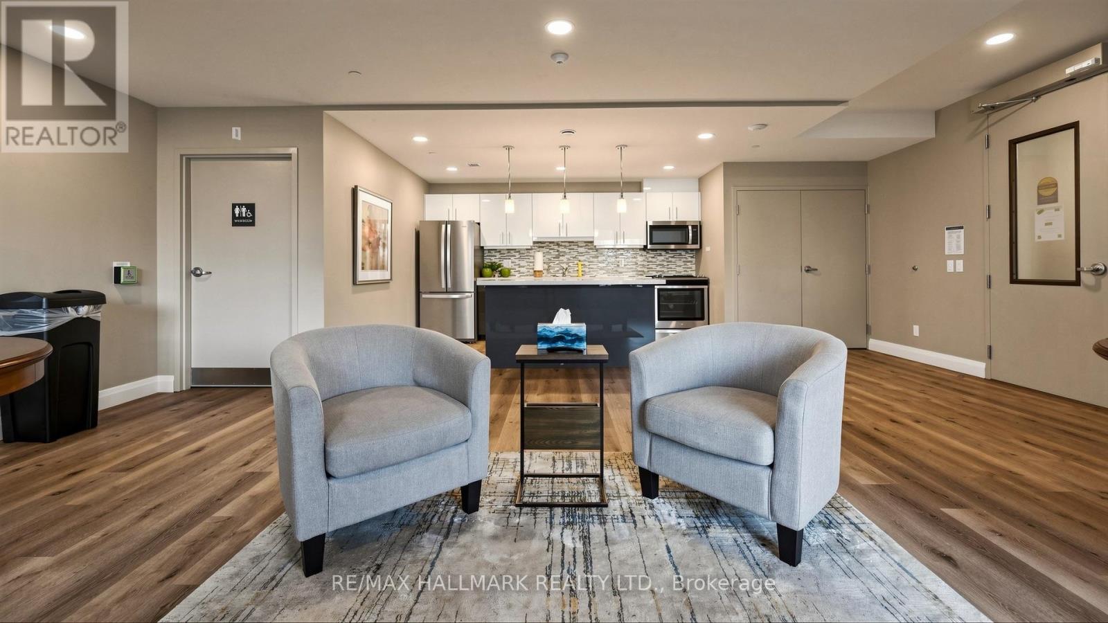399 Queen Street South — photo 44
