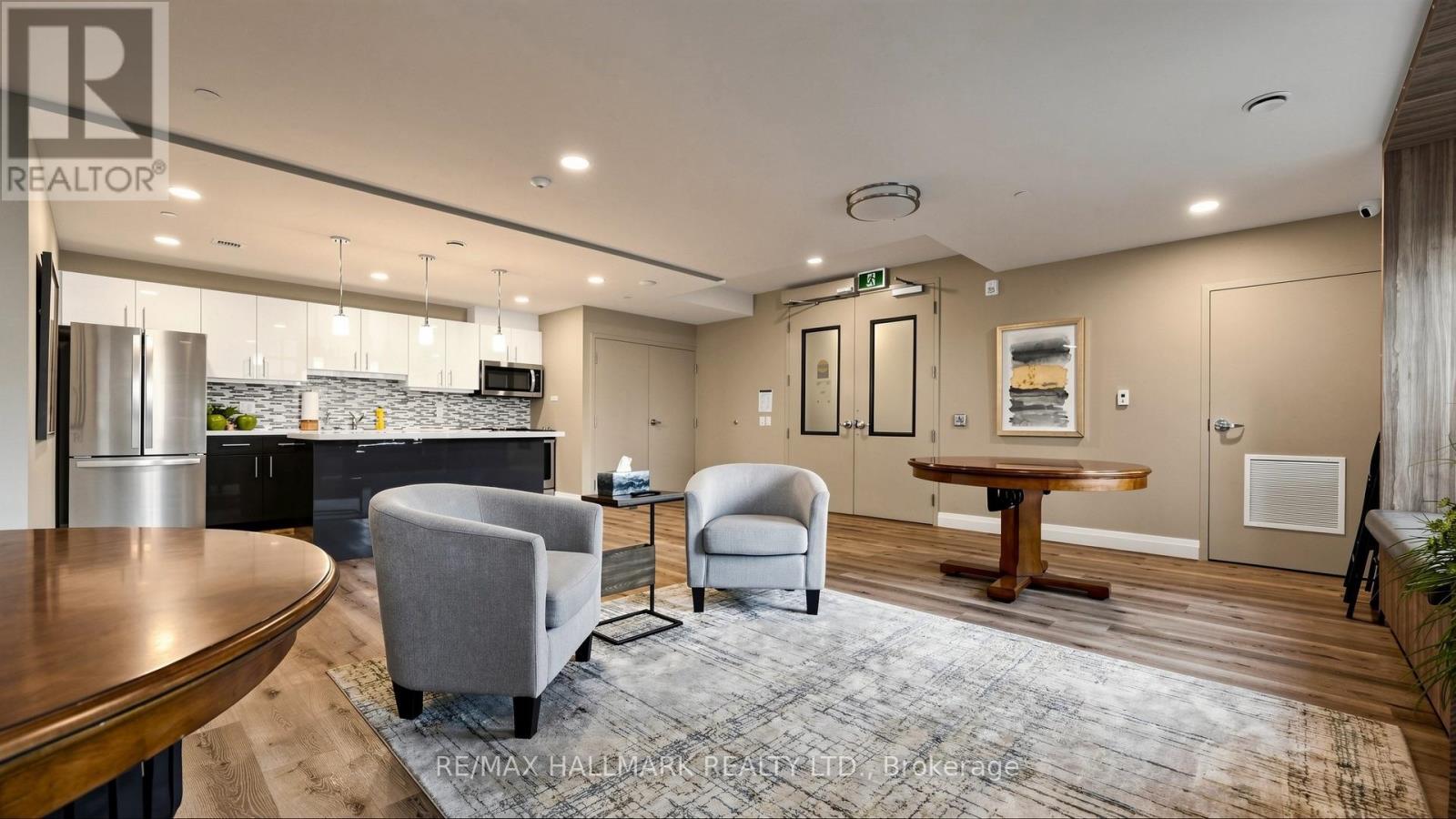 399 Queen Street South — photo 45