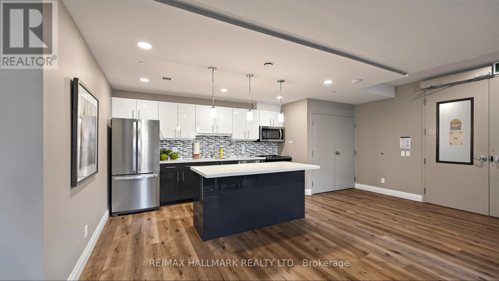 399 Queen Street South — photo 47