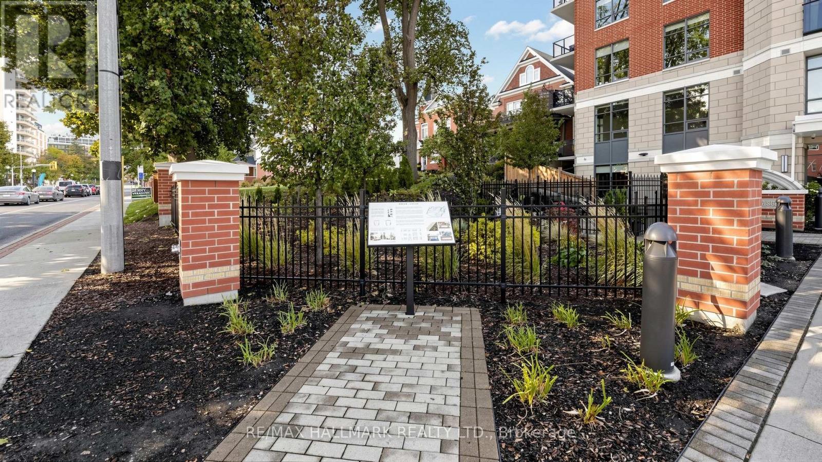 399 Queen Street South — photo 50