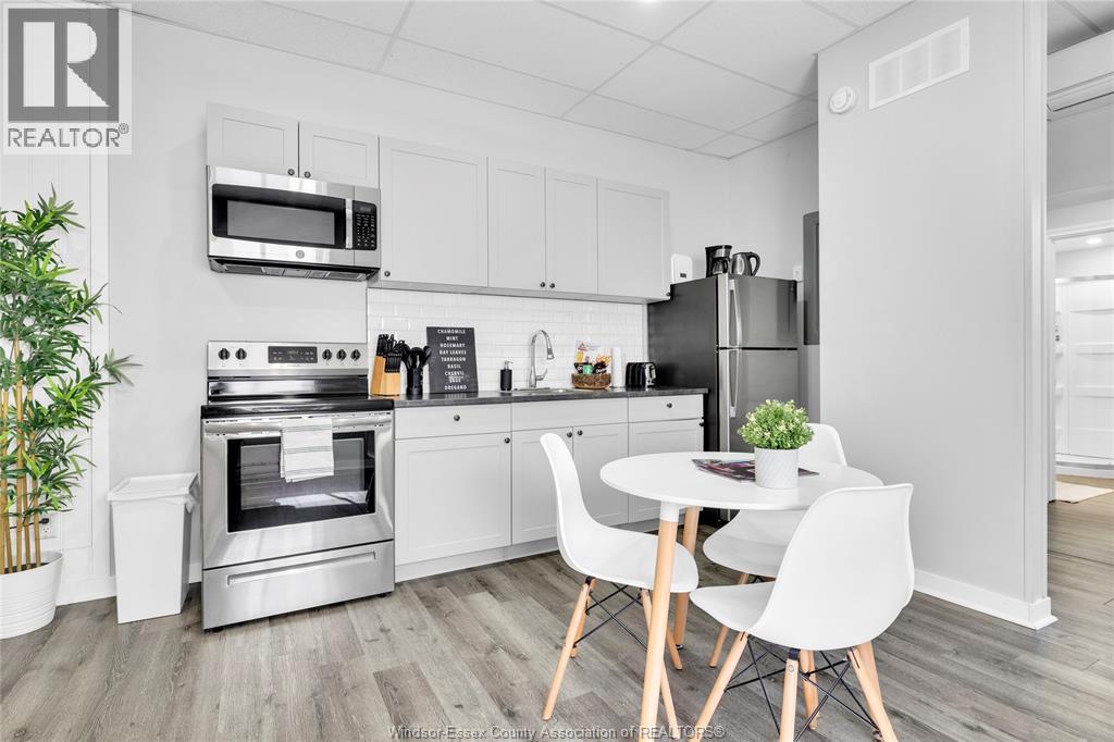 1574 Howard Avenue — photo 19