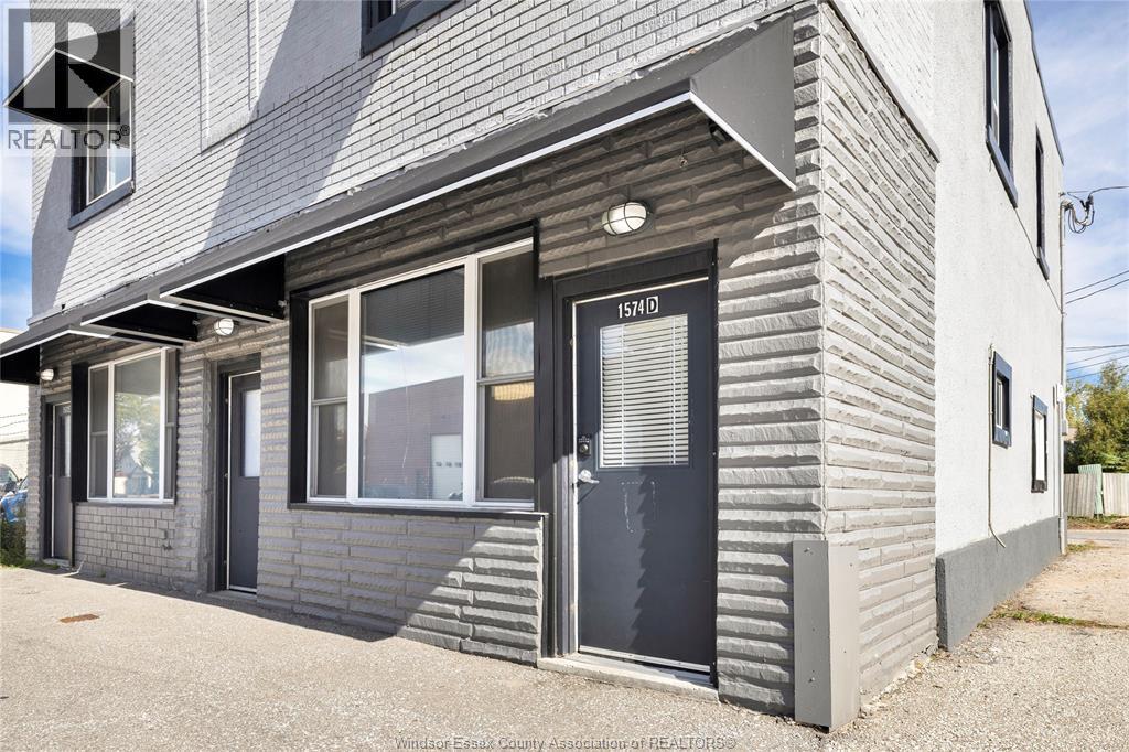 1574 Howard Avenue — photo 4