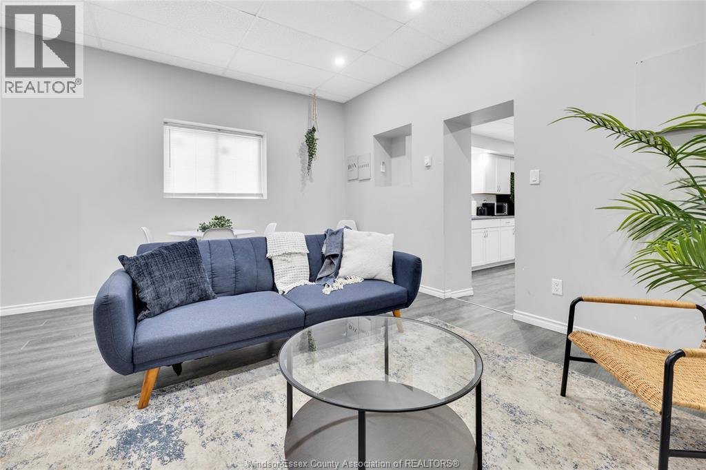 1574 Howard Avenue — photo 12