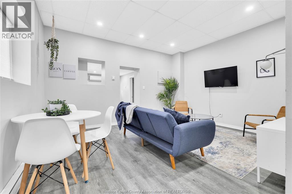1574 Howard Avenue — photo 13