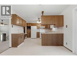 Primary Bedroom - 422 8 Street N, Picture Butte, AB T0K1V0 Photo 8