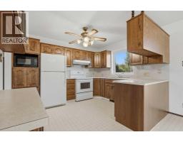 3pc Bathroom - 422 8 Street N, Picture Butte, AB T0K1V0 Photo 9