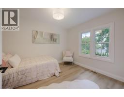 34 Moore Avenue N, Waterloo, ON N2J3E5 Photo 18