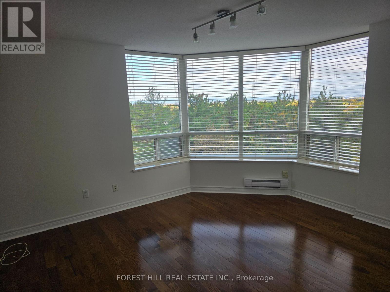 89 Skymark Drive — photo 19