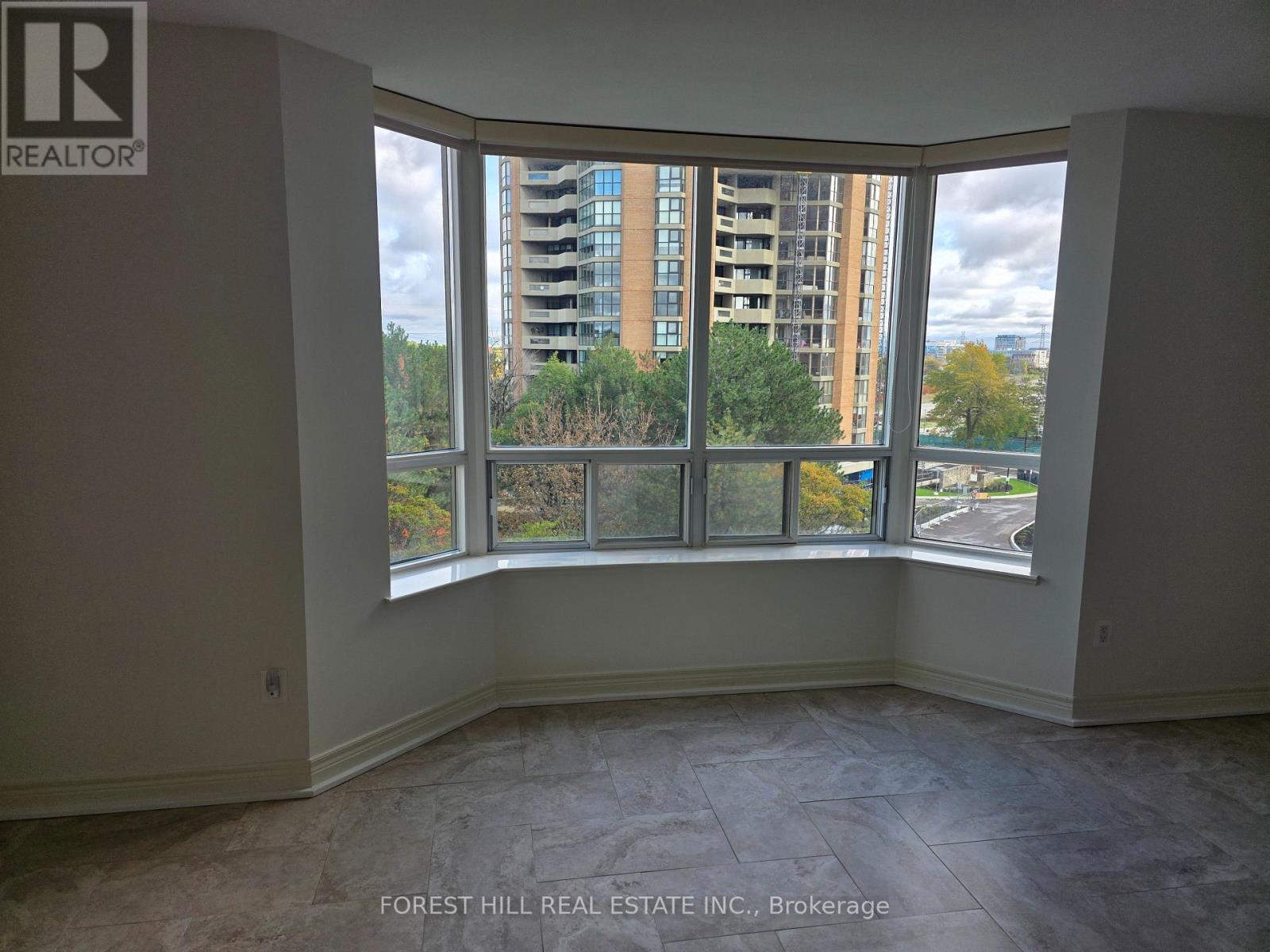 89 Skymark Drive — photo 8