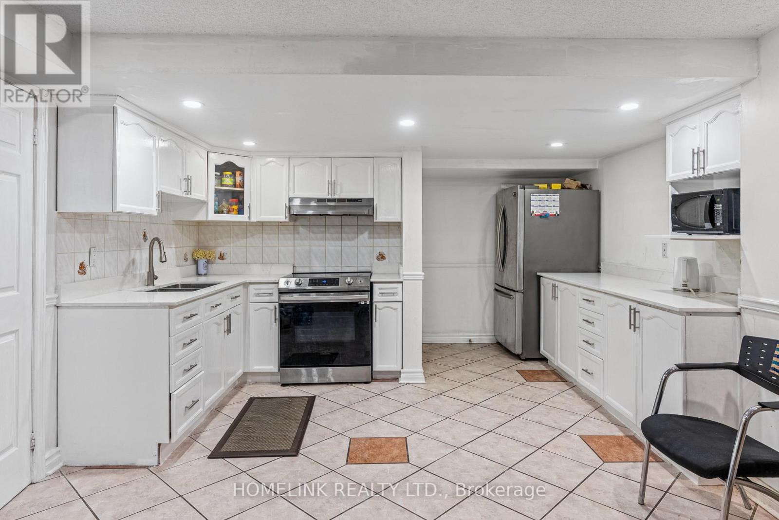 5054 TERRY FOX WAY - 43