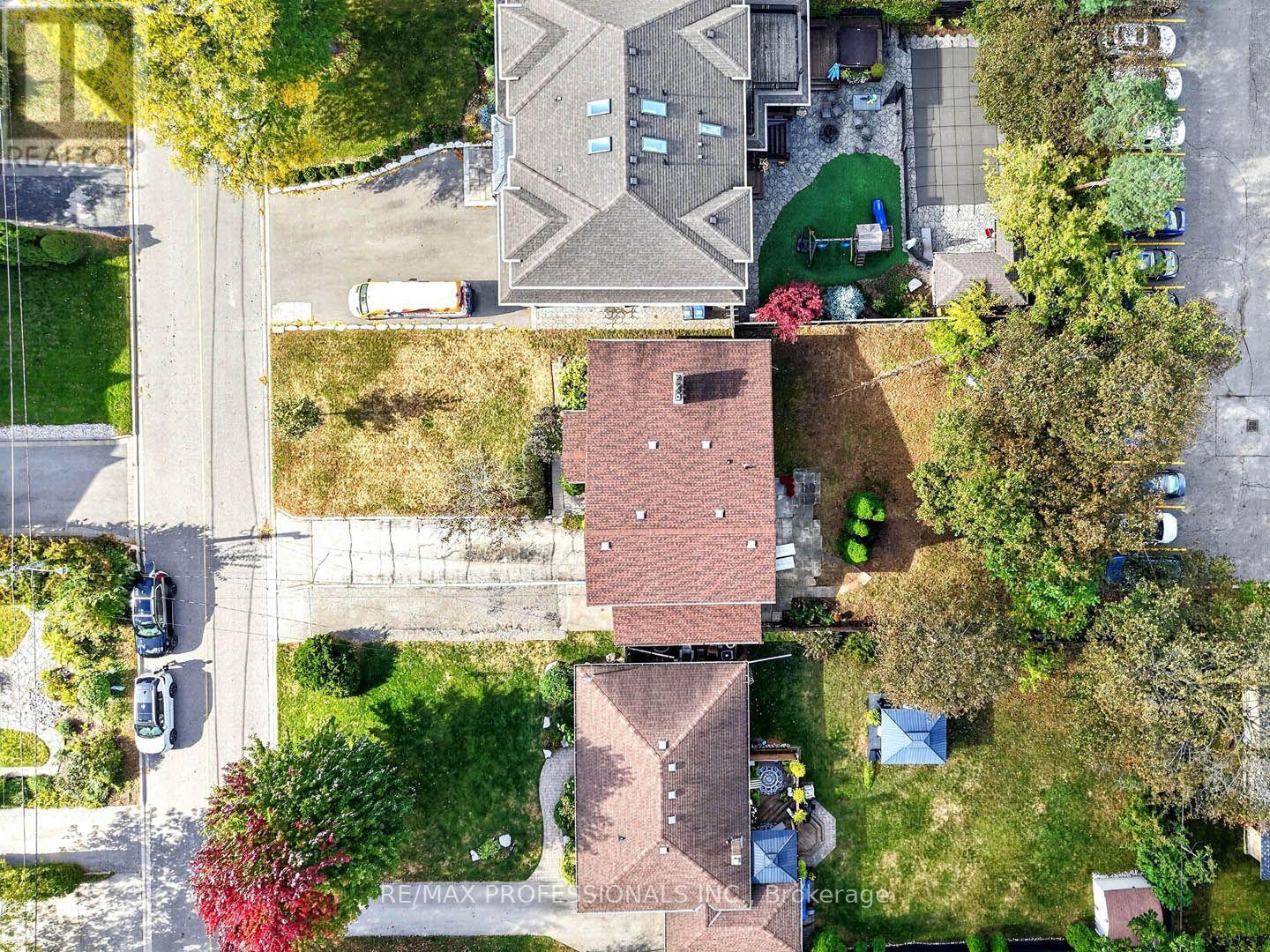 2467 Edenhurst Drive — photo 40