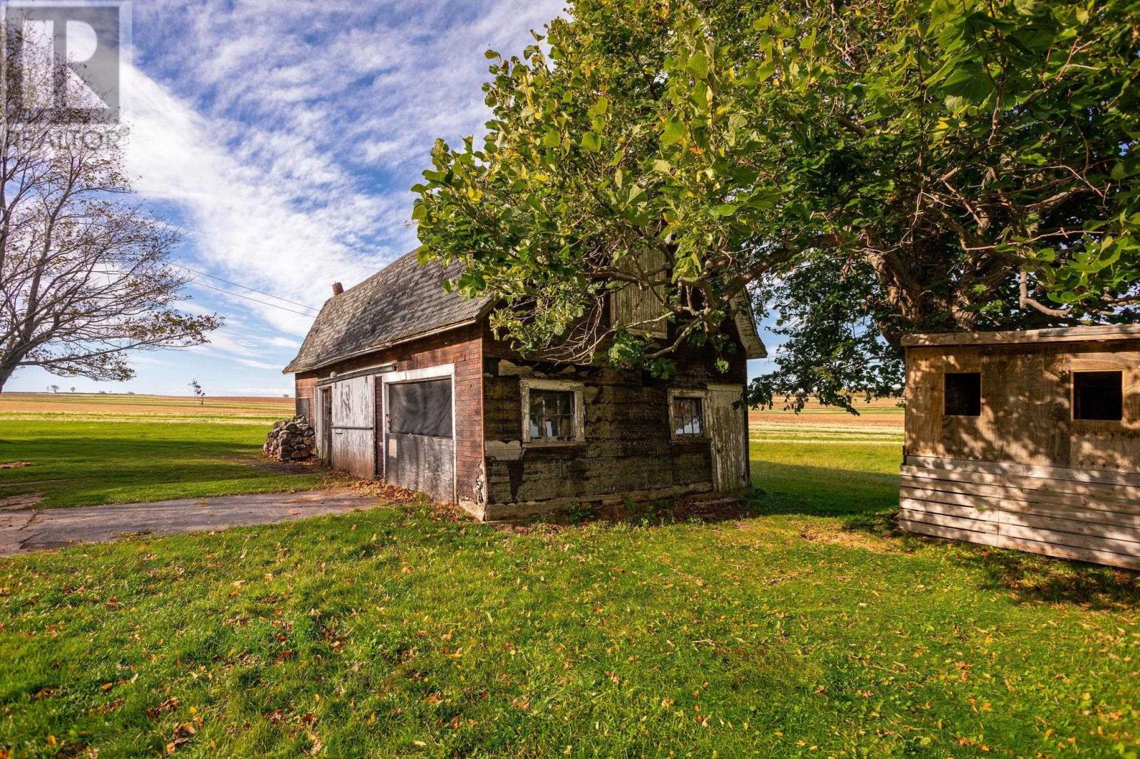 21767 TRANS CANADA Highway - 33