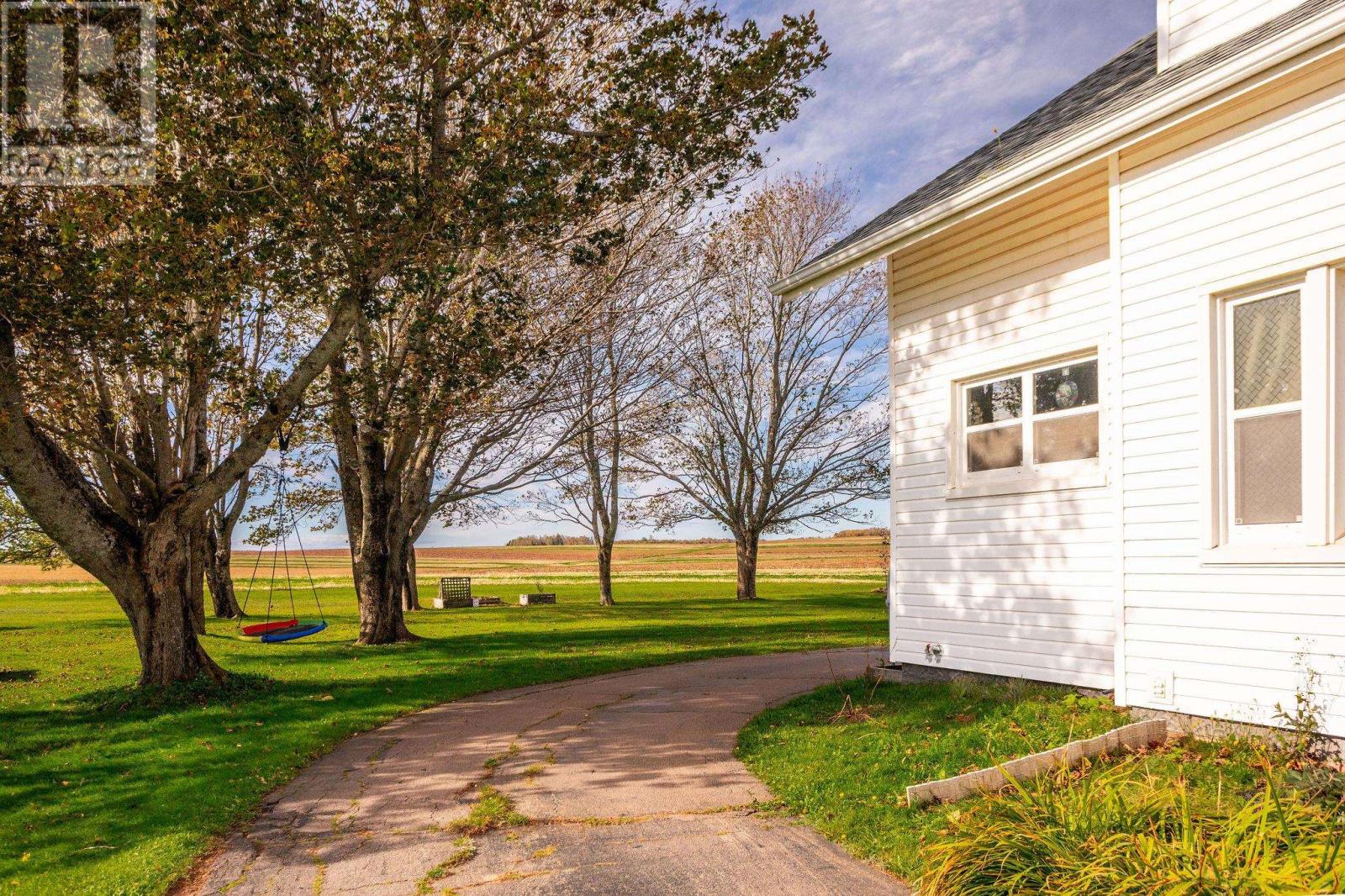 21767 TRANS CANADA Highway - 37