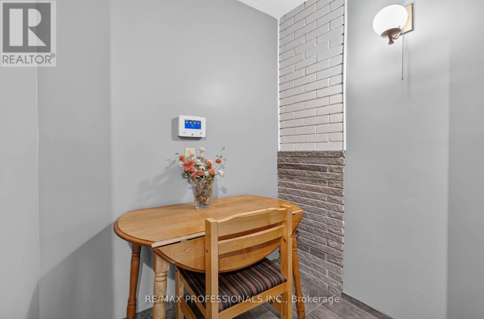 2467 Edenhurst Drive — photo 12