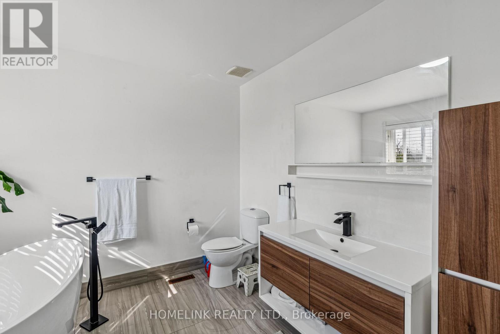 5054 TERRY FOX WAY - 26