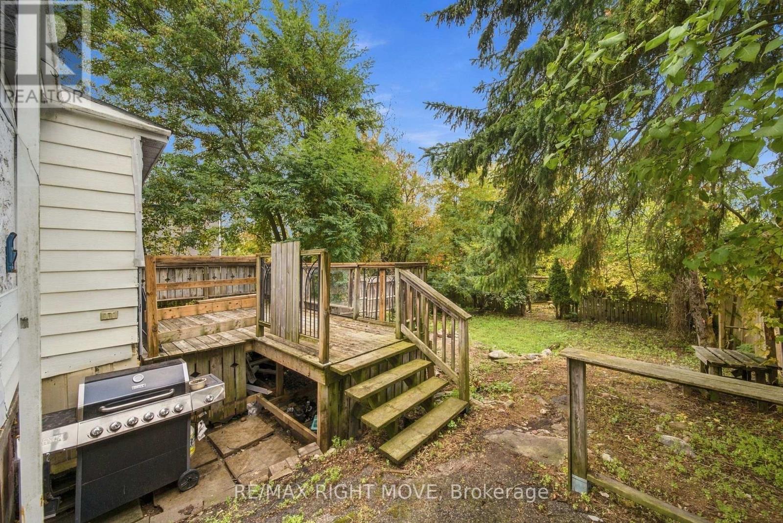 173 BARRIE ROAD - 31