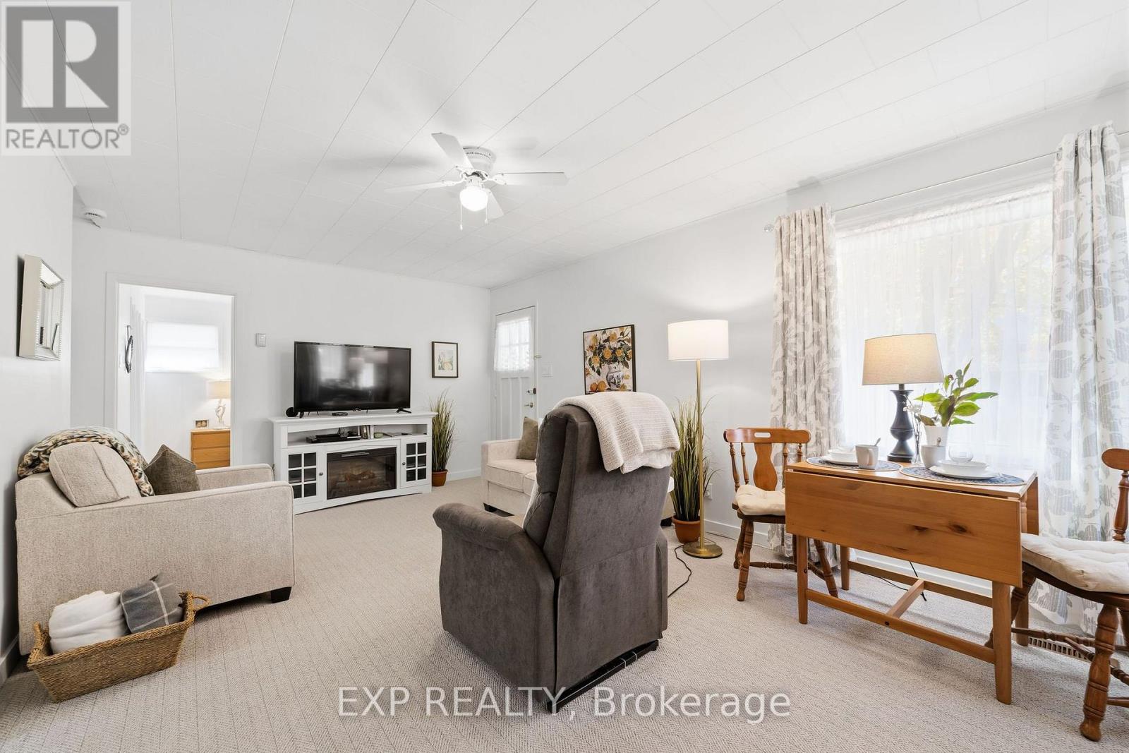 264 Douglas Street — photo 16