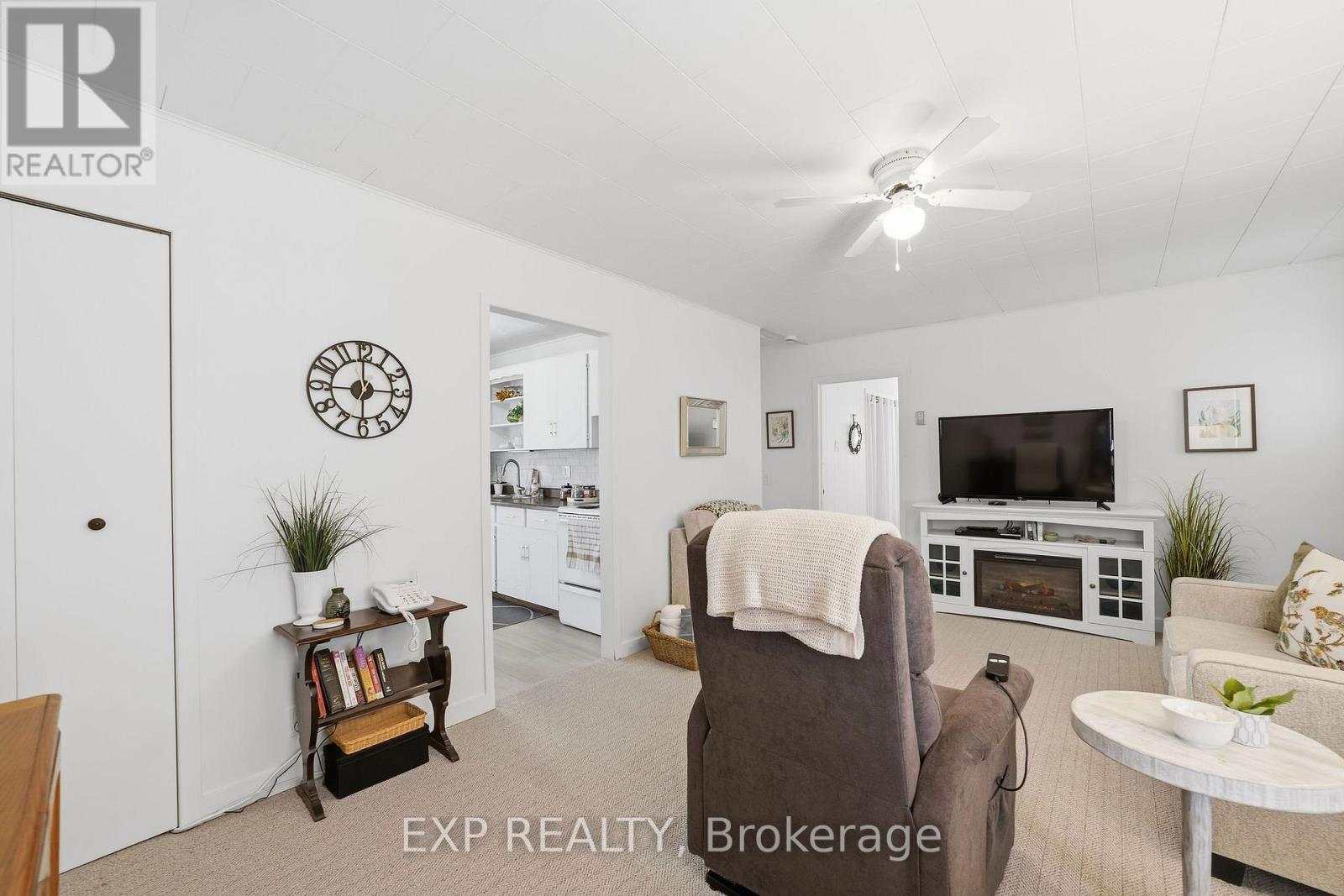 264 Douglas Street — photo 17