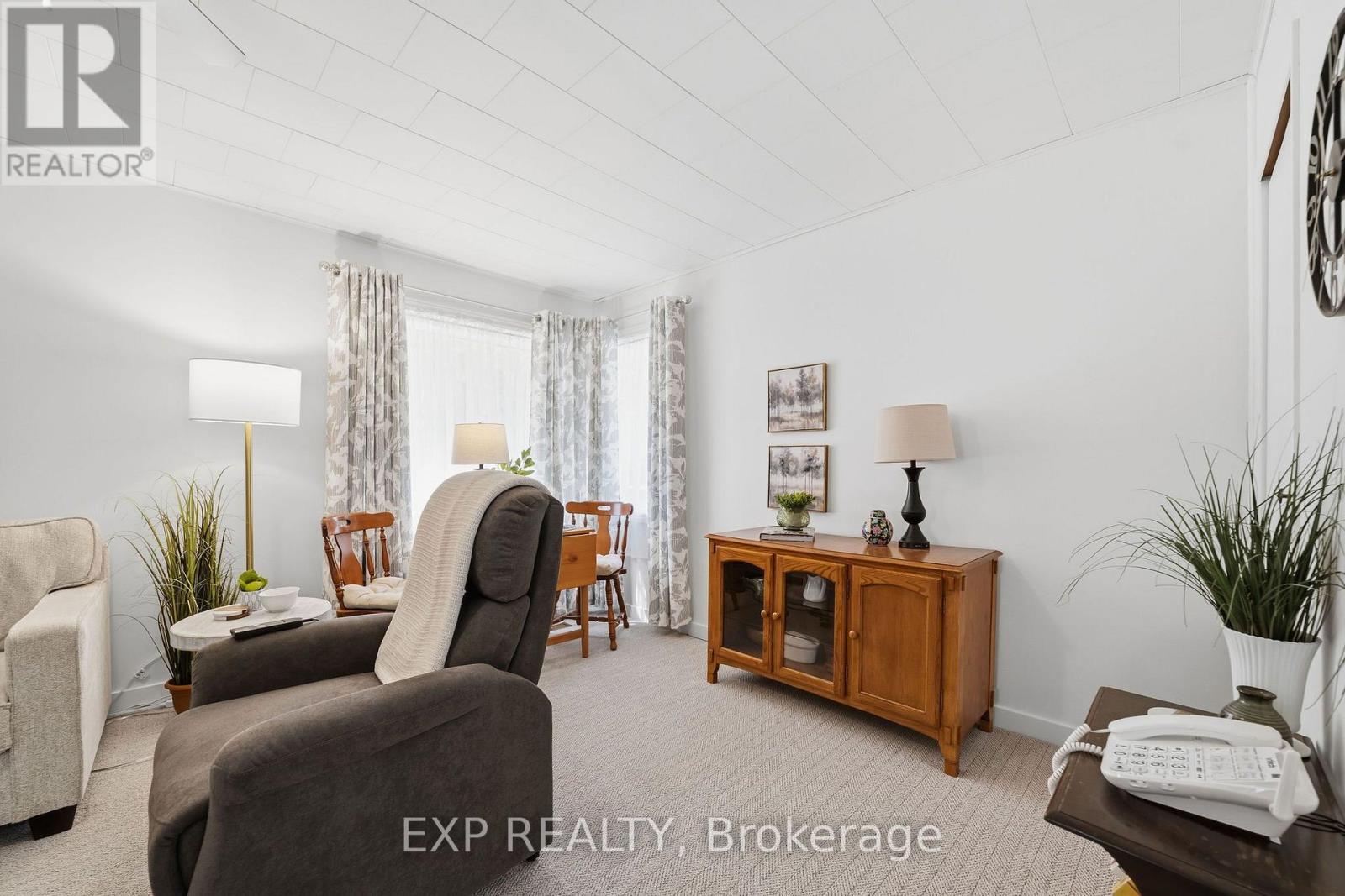 264 Douglas Street — photo 18