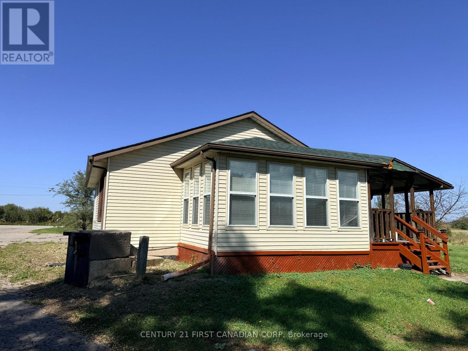 1577 COLBORNE STREET E, Brant (Brantford Twp) — photo 2