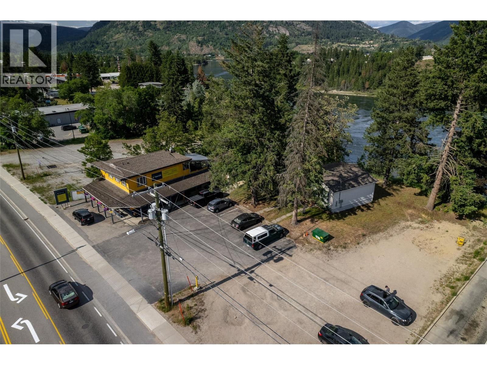  1451 Columbia Avenue, Castlegar - Image 1