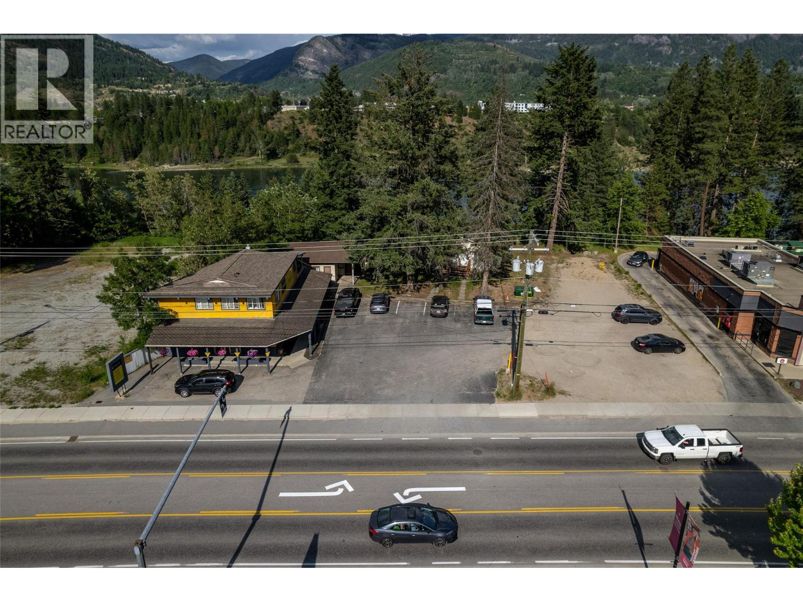  1451 Columbia Avenue, Castlegar - Image 1
