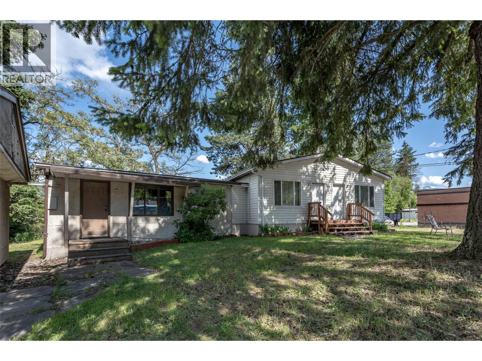  1451 Columbia Avenue, Castlegar - Image 1
