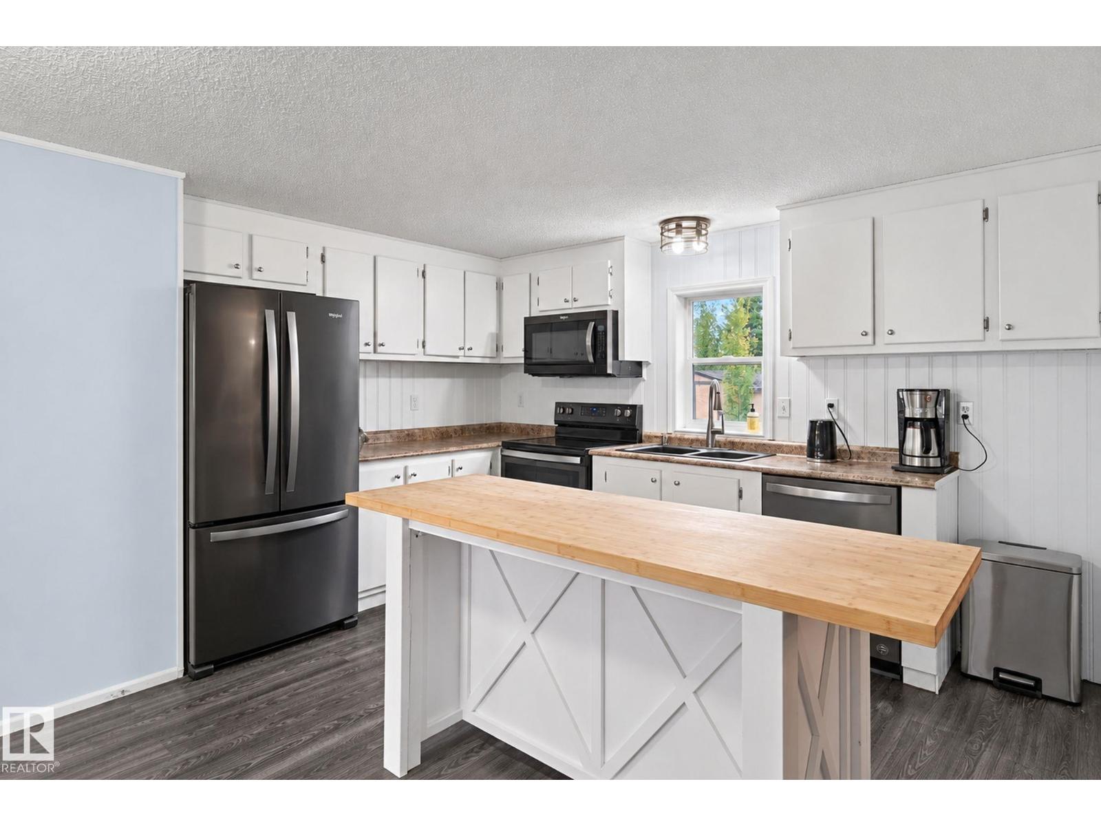 #110 3400 48 Street, photo 2