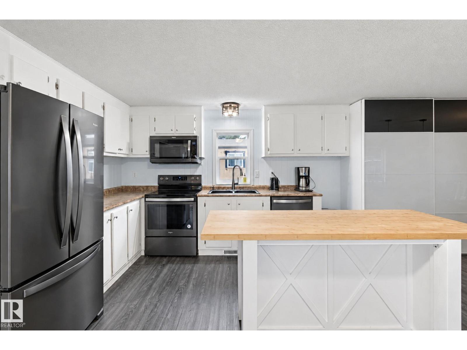 #110 3400 48 Street, photo 3