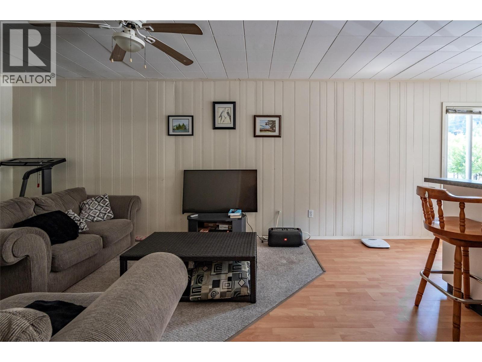  1451 Columbia Avenue, Castlegar - Image 1