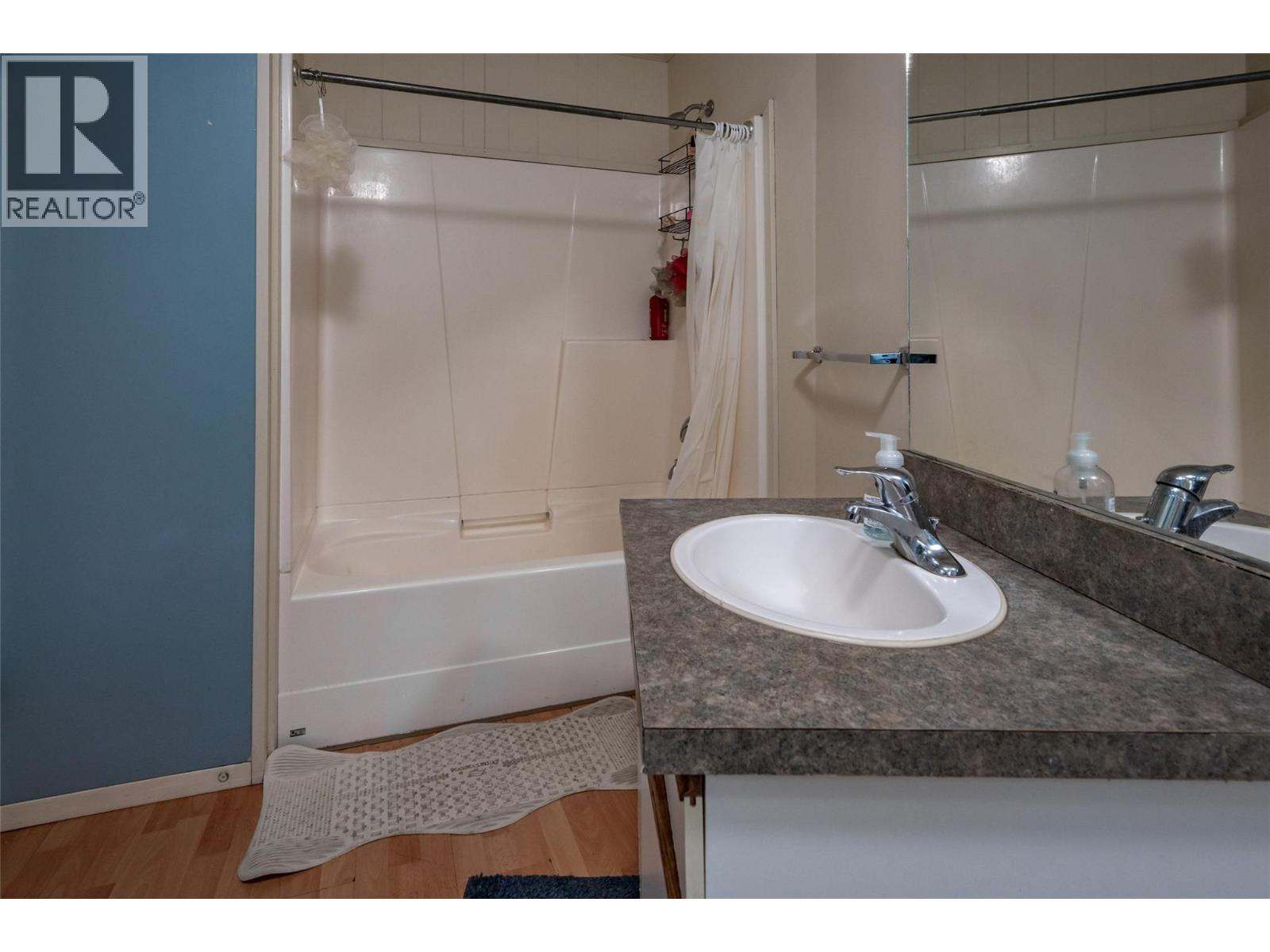  1451 Columbia Avenue, Castlegar - Image 1