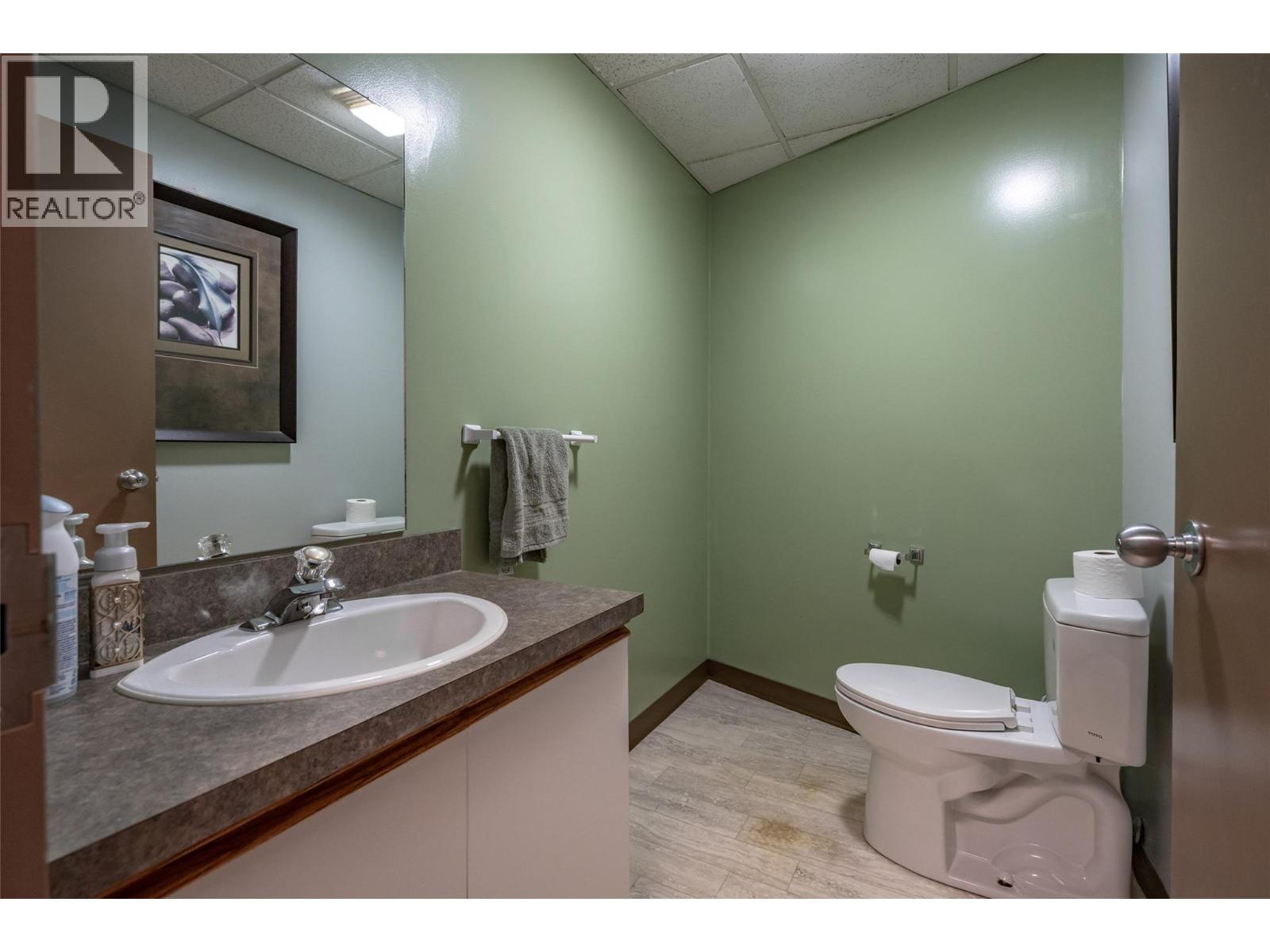 1451 Columbia Avenue, Castlegar - Image 1