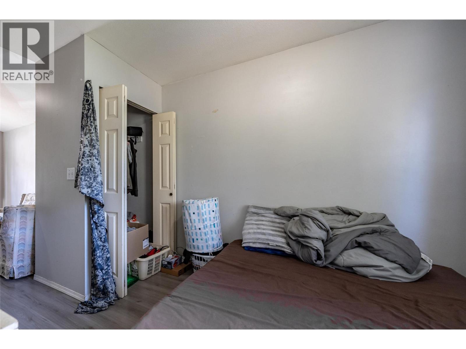  1451 Columbia Avenue, Castlegar - Image 1
