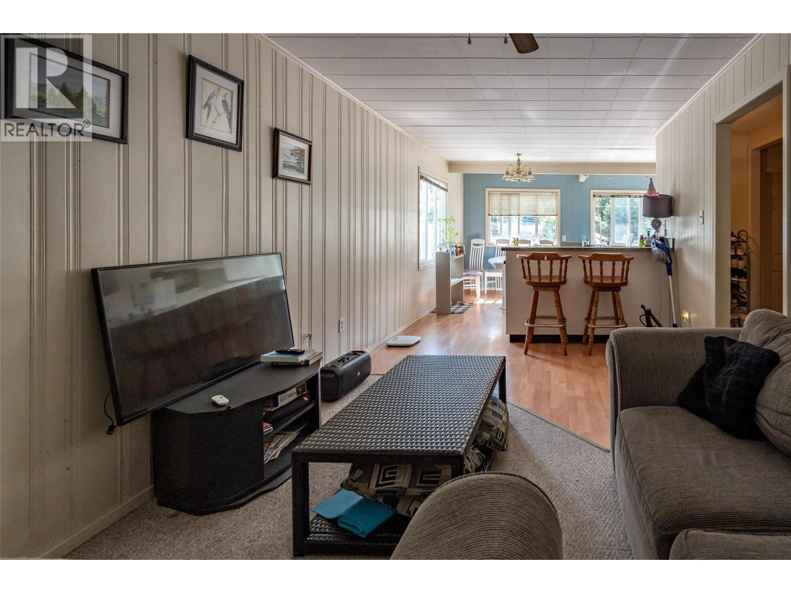  1451 Columbia Avenue, Castlegar - Image 1