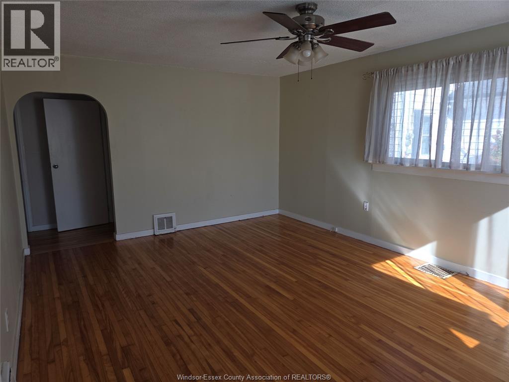130 Duff Avenue — photo 4