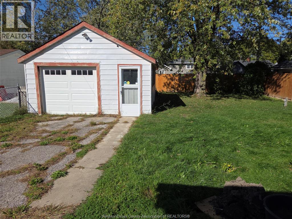 130 Duff Avenue — photo 16