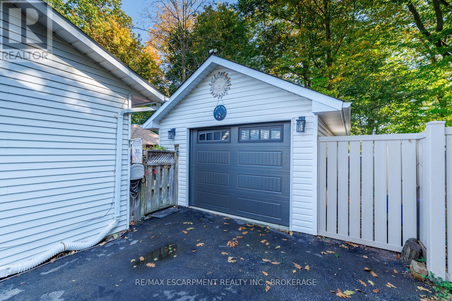 24 INGLEWOOD COURT - 7