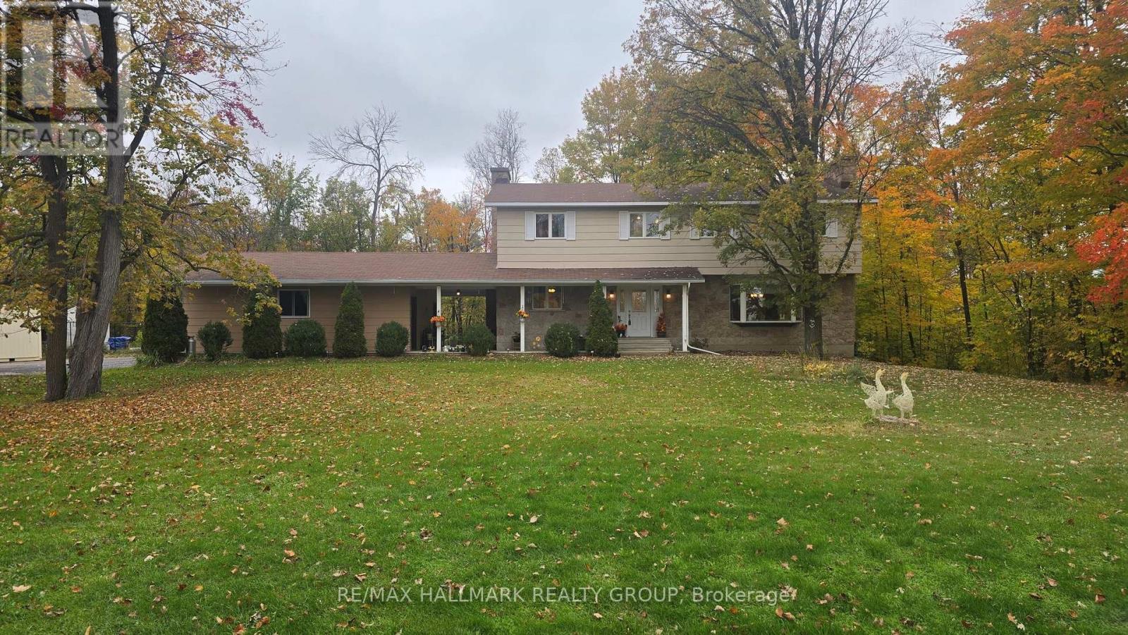 860 MUNRO DRIVE, McNab/Braeside
