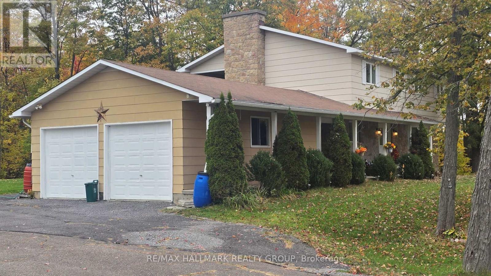 860 MUNRO DRIVE, McNab/Braeside — photo 2