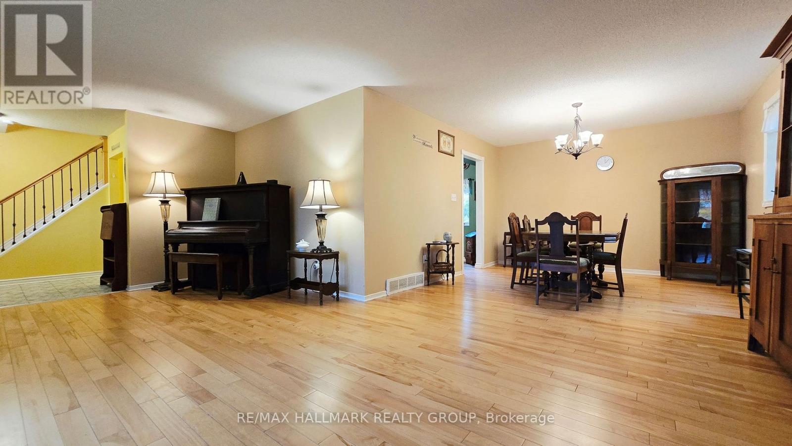860 MUNRO DRIVE, McNab/Braeside — photo 8