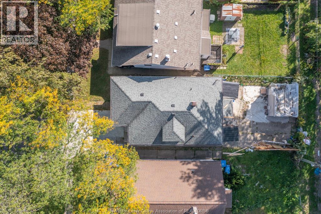 2137 YORK STREET, Windsor — photo 2