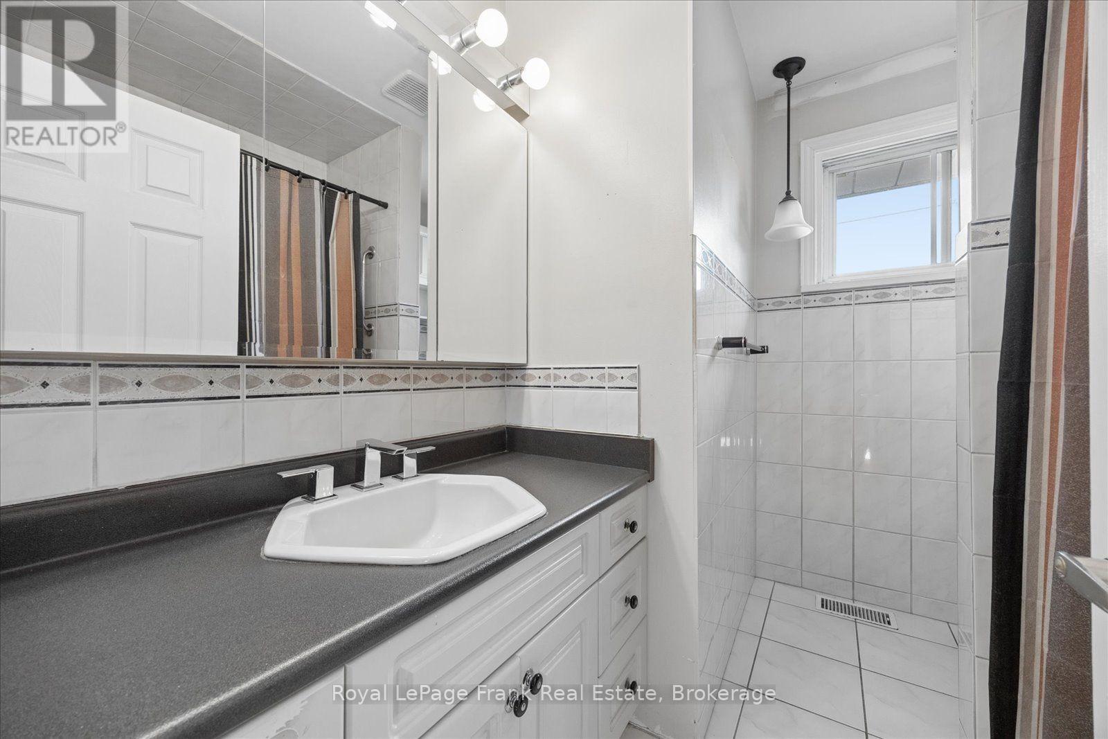 10 SUNICREST BOULEVARD - 16